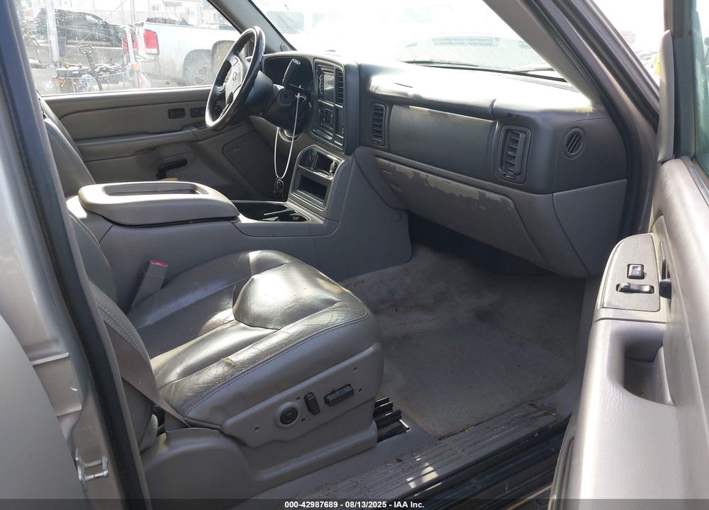 2005 CHEVROLET SUBURBAN 1500 LT VIN: 3GNFK16Z55G203847