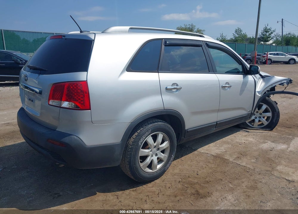2011 KIA SORENTO VIN: 5XYKTCA1XBG114660