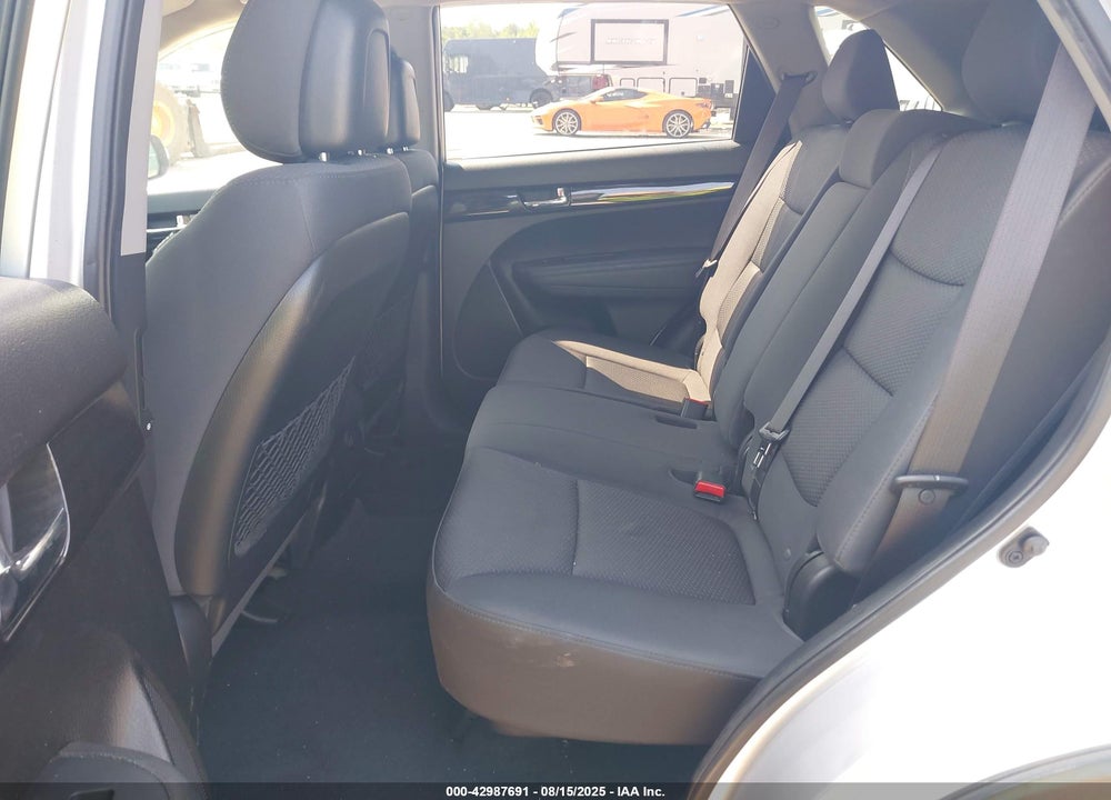 2011 KIA SORENTO VIN: 5XYKTCA1XBG114660