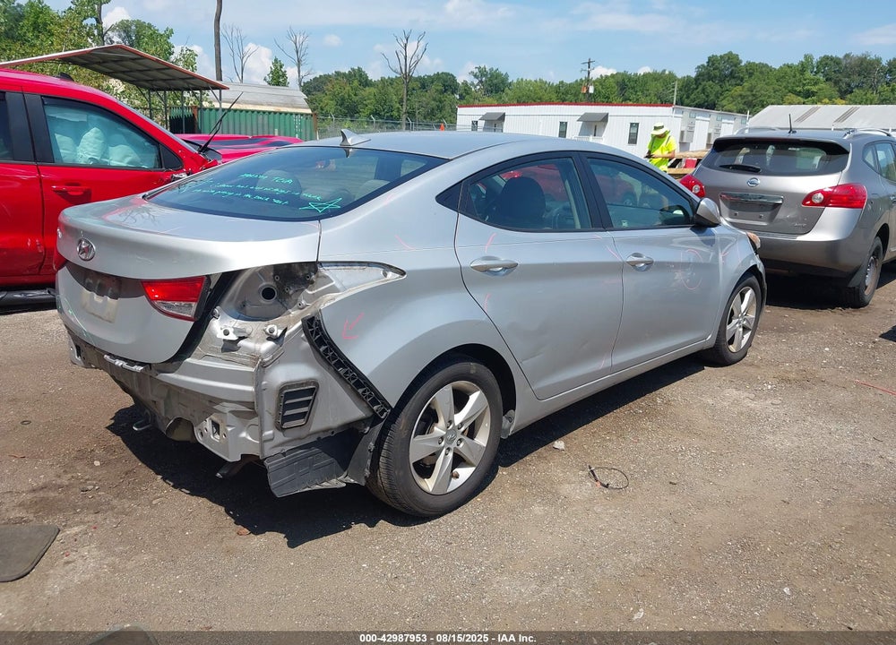 2013 HYUNDAI ELANTRA VIN: 5NPDH4AE6DH163885
