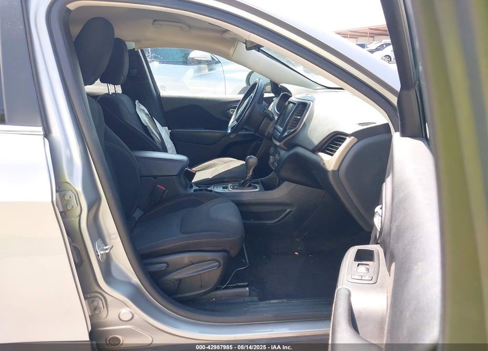 2016 JEEP CHEROKEE VIN: 1C4PJLCB5GW230523