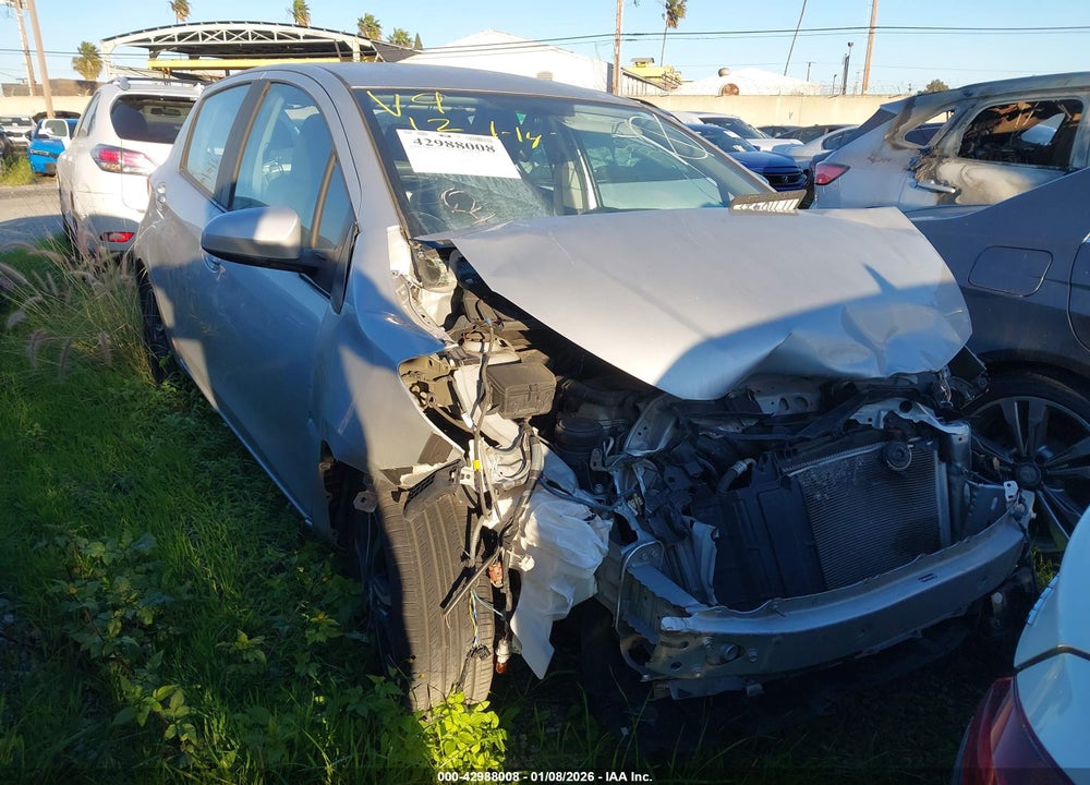2015 TOYOTA YARIS SE VIN: VNKKTUD37FA015584