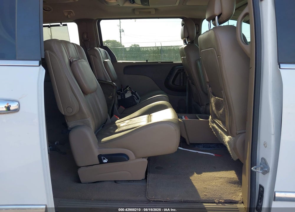2014 CHRYSLER TOWN & COUNTRY VIN: 2C4RC1CG2ER464014