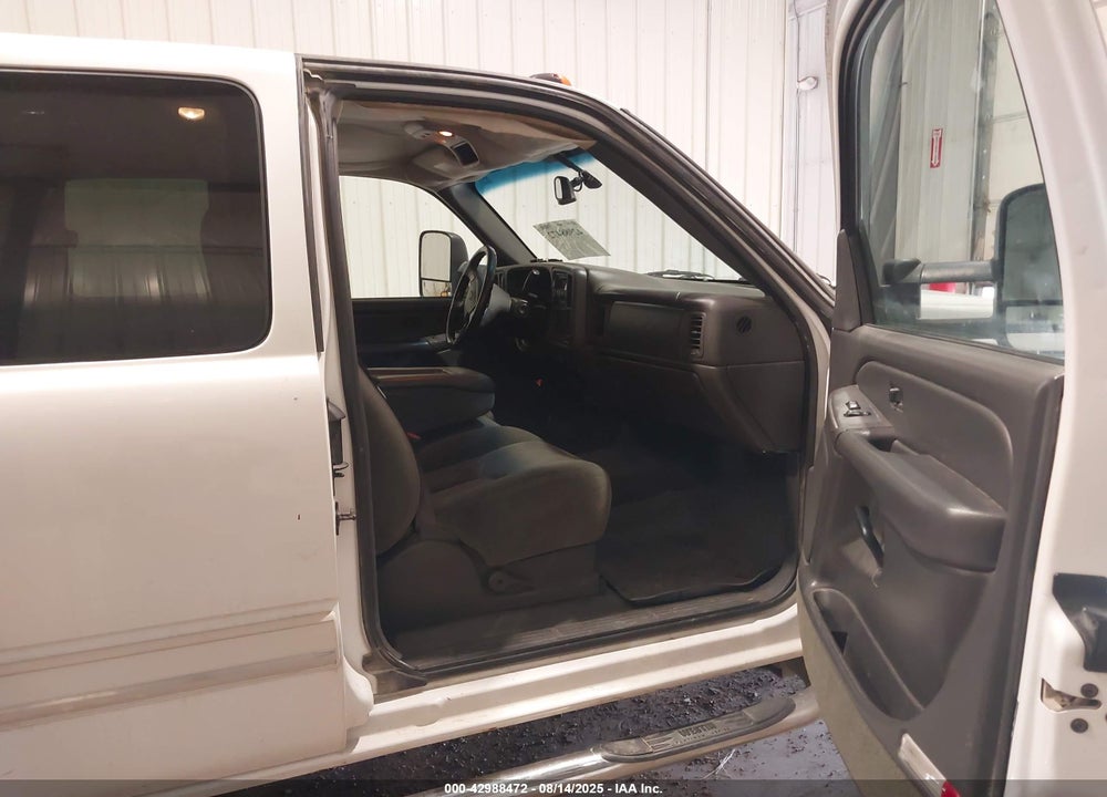2004 CHEVROLET SILVERADO 2500HD LS VIN: 1GCHK29U84E102282