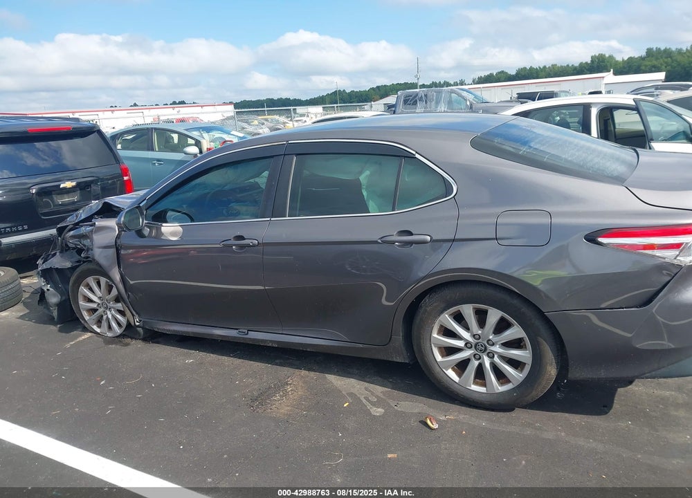 2018 TOYOTA CAMRY VIN: 4T1B11HK2JU030995