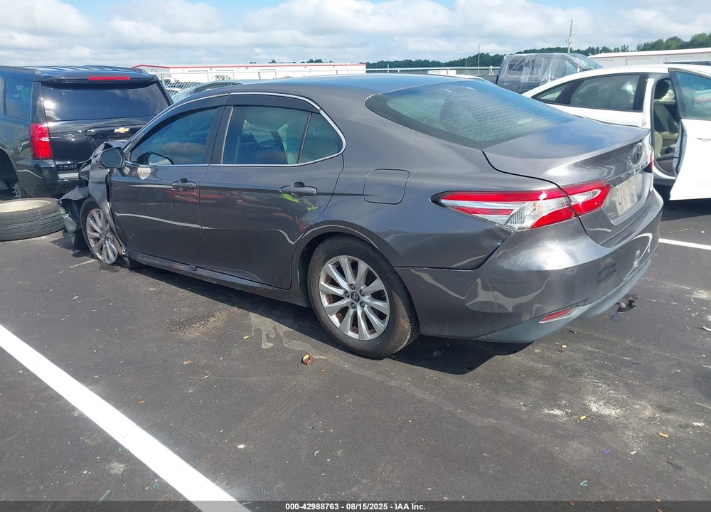 2018 TOYOTA CAMRY VIN: 4T1B11HK2JU030995