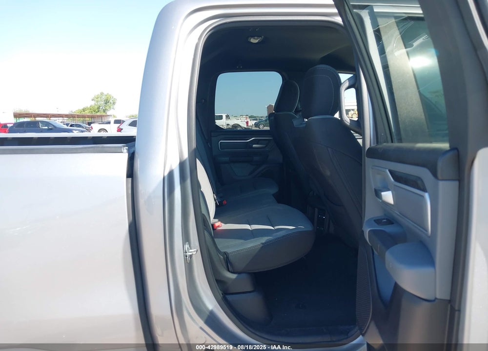 2022 RAM 1500 VIN: 1C6RREBG3NN276579