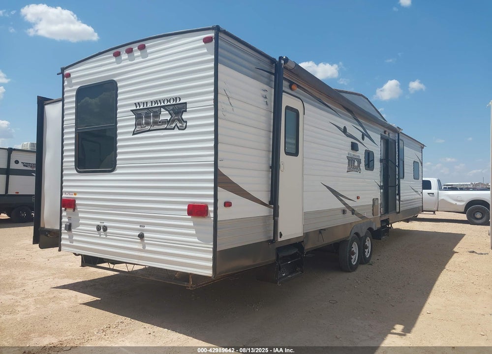 2017 FOREST RIVER WILDWOOD 426 2BLTD VIN: 4X4TWD821HM056777