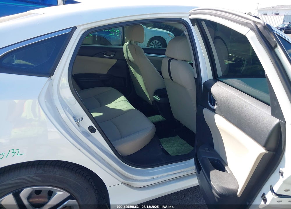 2018 HONDA CIVIC VIN: 2HGFC2F58JH532367