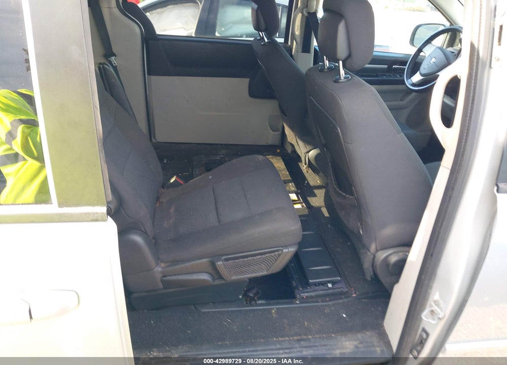 2010 DODGE GRAND CARAVAN VIN: 2D4RN3D10AR477471