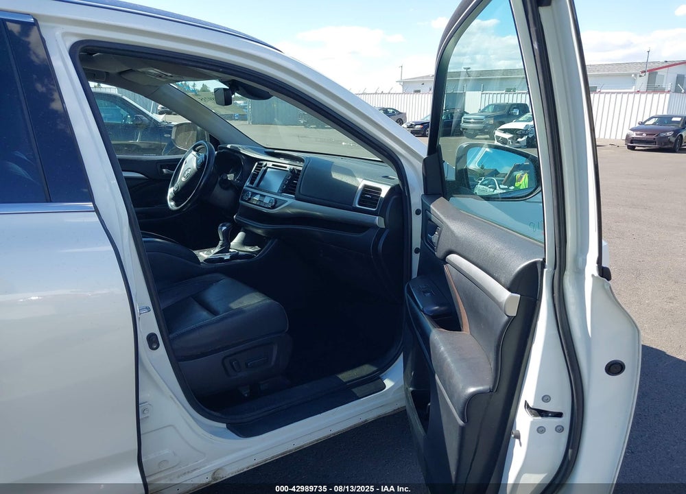 2018 TOYOTA HIGHLANDER VIN: 5TDJZRFH8JS872131