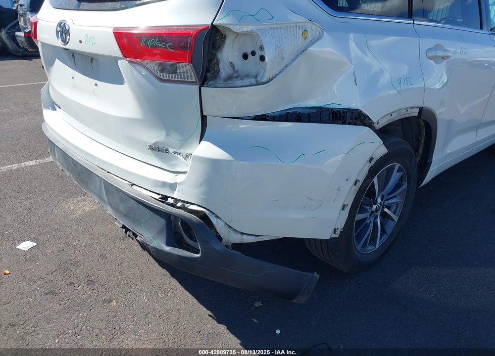 2018 TOYOTA HIGHLANDER VIN: 5TDJZRFH8JS872131