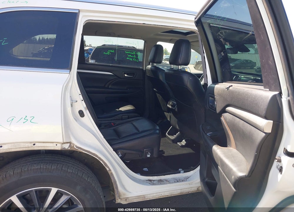 2018 TOYOTA HIGHLANDER VIN: 5TDJZRFH8JS872131