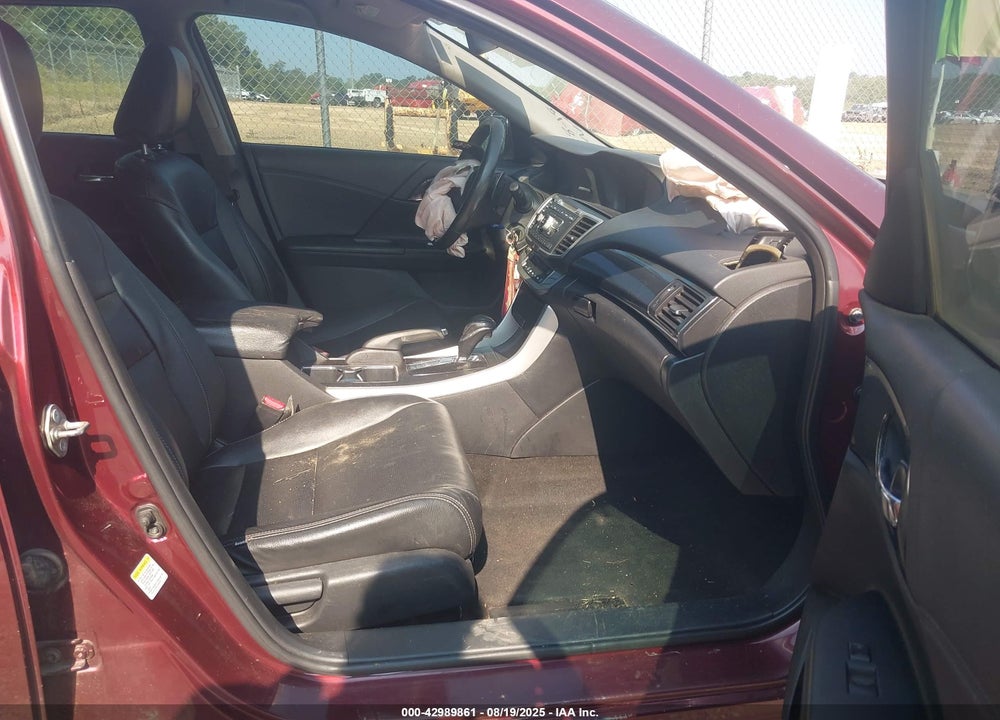 2015 HONDA ACCORD VIN: 1HGCR2F52FA004136