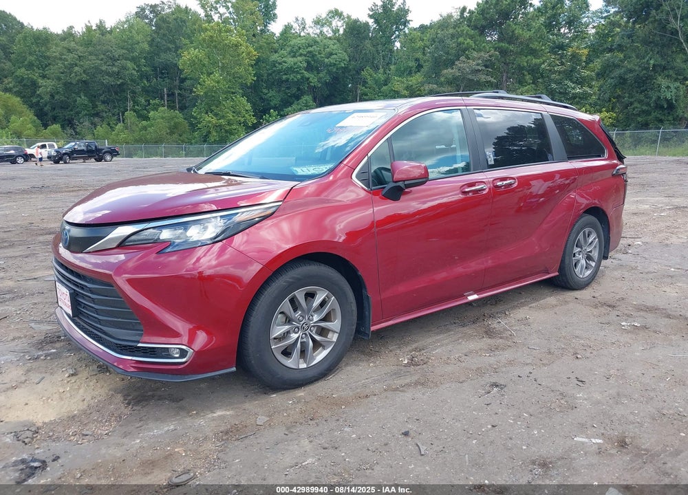 2024 TOYOTA SIENNA XLE VIN: 5TDJRKEC1RS197179