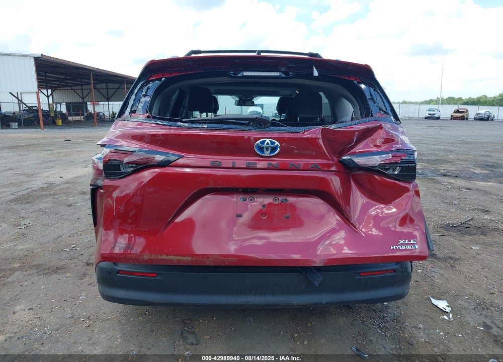2024 TOYOTA SIENNA XLE VIN: 5TDJRKEC1RS197179
