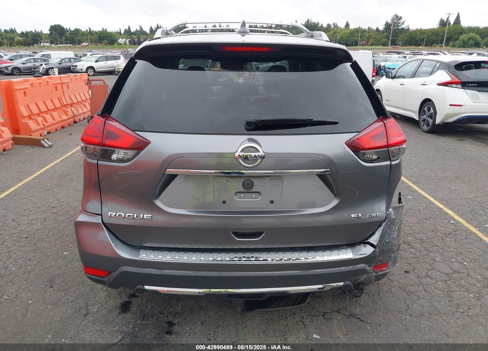 2017 NISSAN ROGUE VIN: JN8AT2MV2HW285696