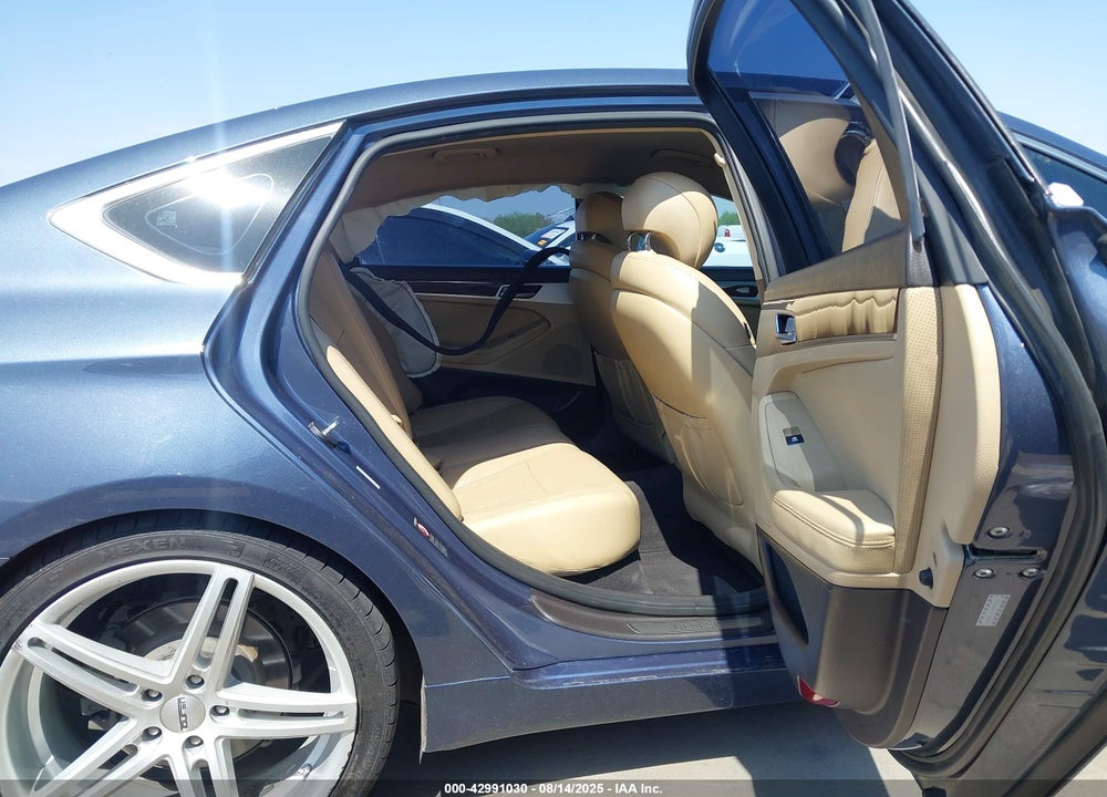 2015 HYUNDAI GENESIS VIN: KMHGN4JE9FU084009