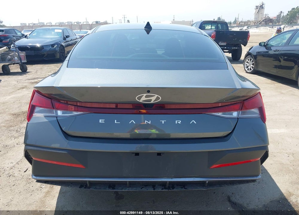 2024 HYUNDAI ELANTRA VIN: KMHLM4DG7RU841993