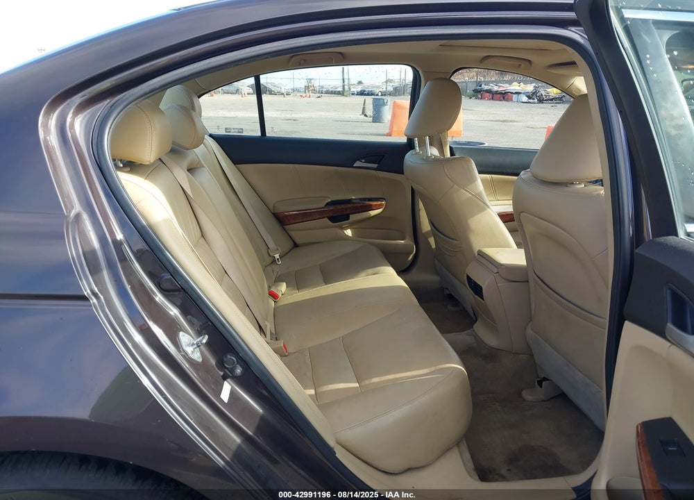 2011 HONDA ACCORD VIN: 1HGCP2F82BA077694
