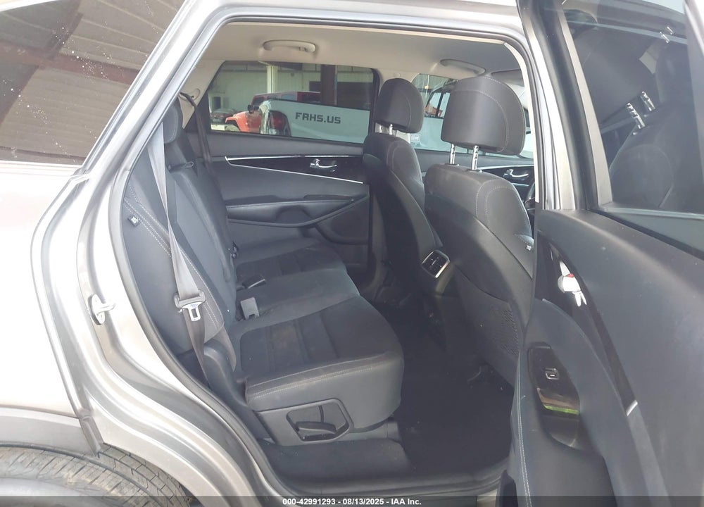 2017 KIA SORENTO VIN: 5XYPG4A37HG239996
