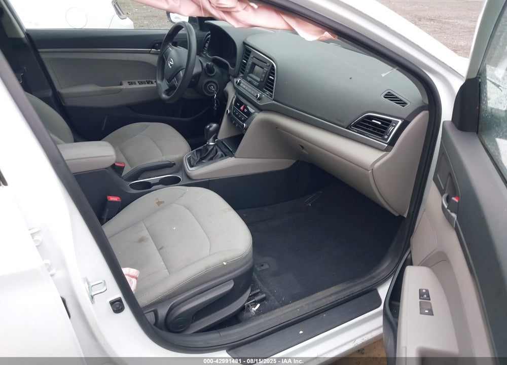 2017 HYUNDAI ELANTRA VIN: 5NPD74LF3HH070160