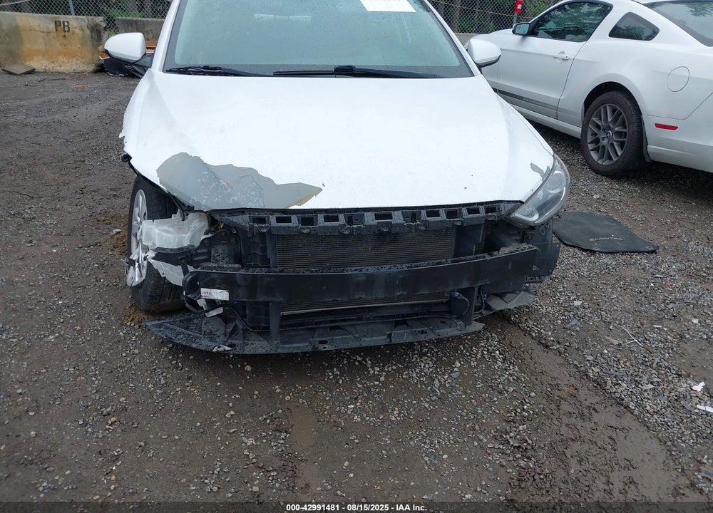 2017 HYUNDAI ELANTRA VIN: 5NPD74LF3HH070160