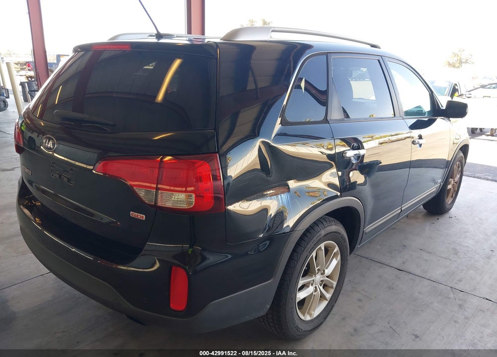 2014 KIA SORENTO LX VIN: 5XYKTCA65EG523374