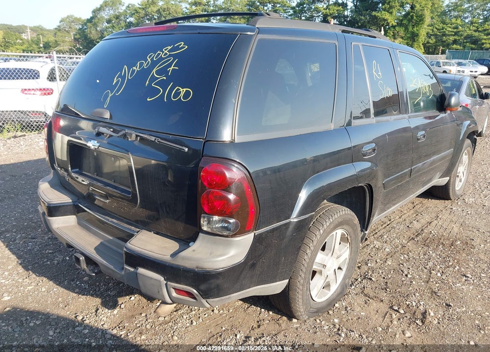 2005 CHEVROLET TRAILBLAZER LT VIN: 1GNDT13S152306087