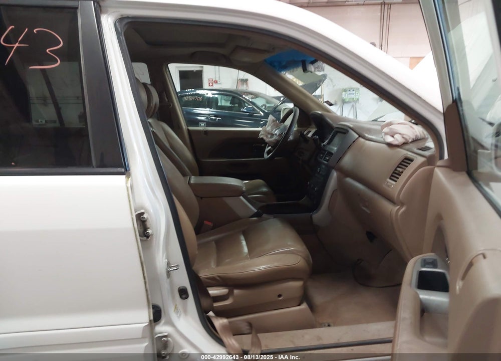 2008 HONDA PILOT EX-L VIN: 5FNYF187X8B007155