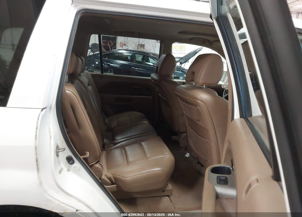 2008 HONDA PILOT EX-L VIN: 5FNYF187X8B007155