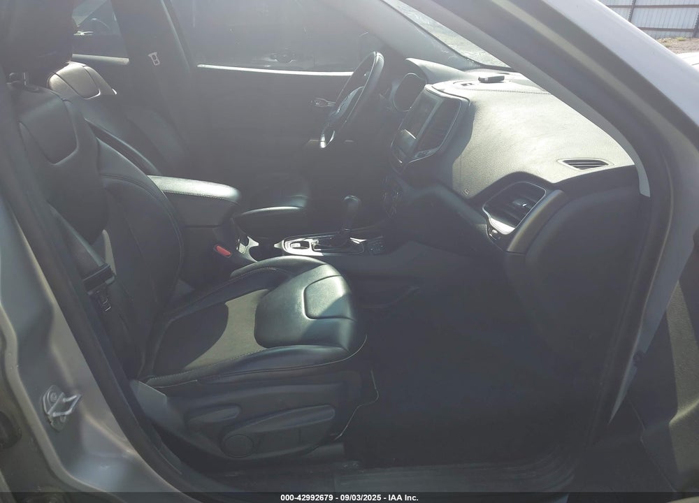2019 JEEP CHEROKEE VIN: 1C4PJLLBXKD301283