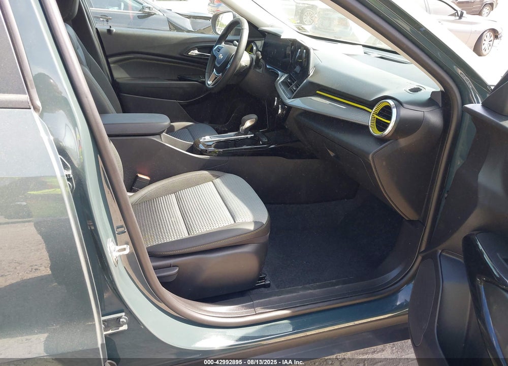 2025 CHEVROLET TRAX VIN: KL77LHEP1SC213080