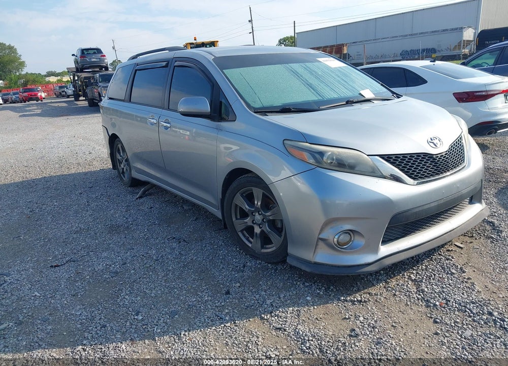 2017 TOYOTA SIENNA SE 8 PASSENGER VIN: 5TDXZ3DC5HS768866