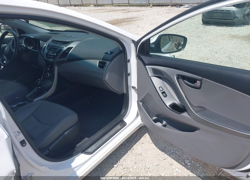 2015 HYUNDAI ELANTRA VIN: KMHDH4AH1FU382834