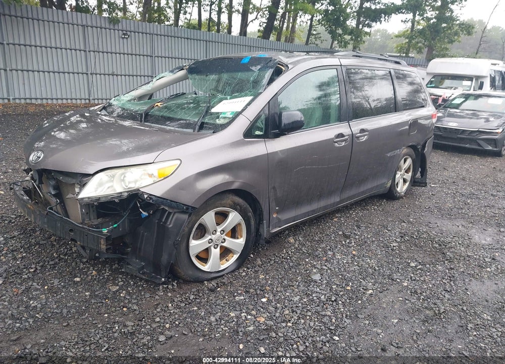 2011 TOYOTA SIENNA LE V6 VIN: 5TDKK3DC1BS045893