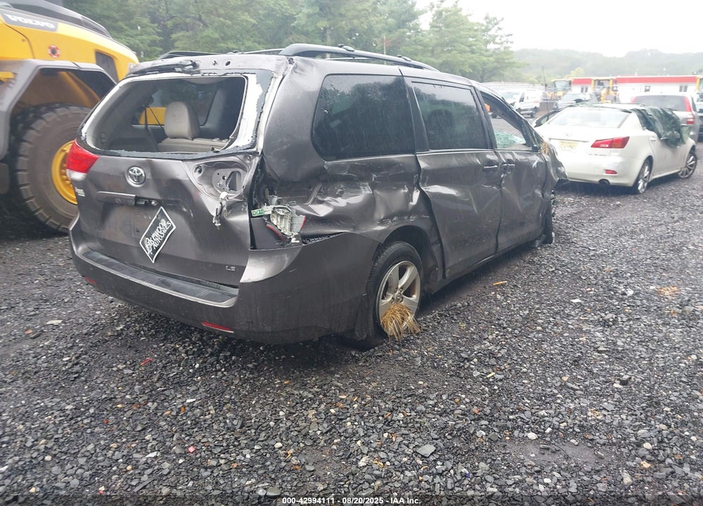 2011 TOYOTA SIENNA LE V6 VIN: 5TDKK3DC1BS045893