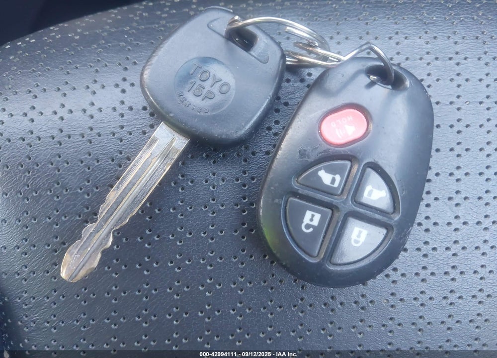 2011 TOYOTA SIENNA LE V6 VIN: 5TDKK3DC1BS045893