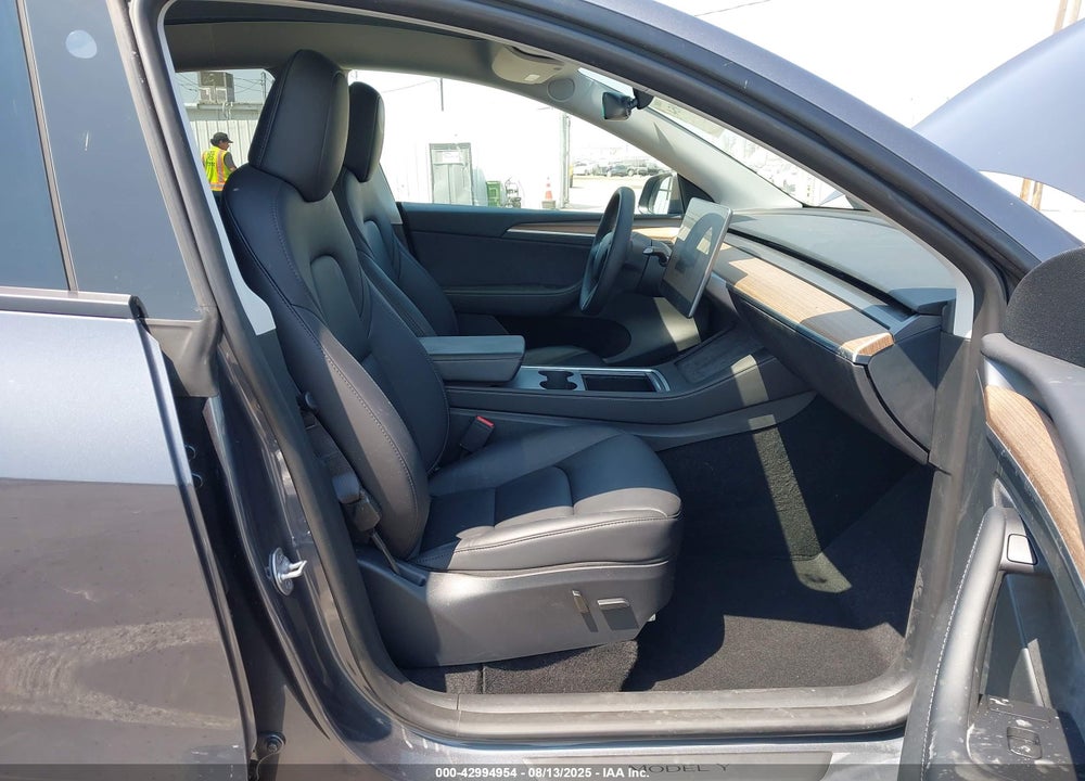 2023 TESLA MODEL Y VIN: 7SAYGDEE1PF943801