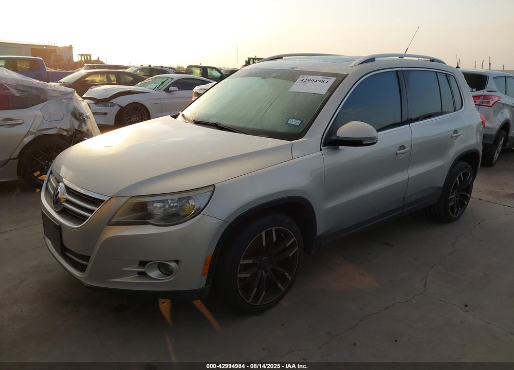 2011 VOLKSWAGEN TIGUAN VIN: WVGAV7AX0BW504313