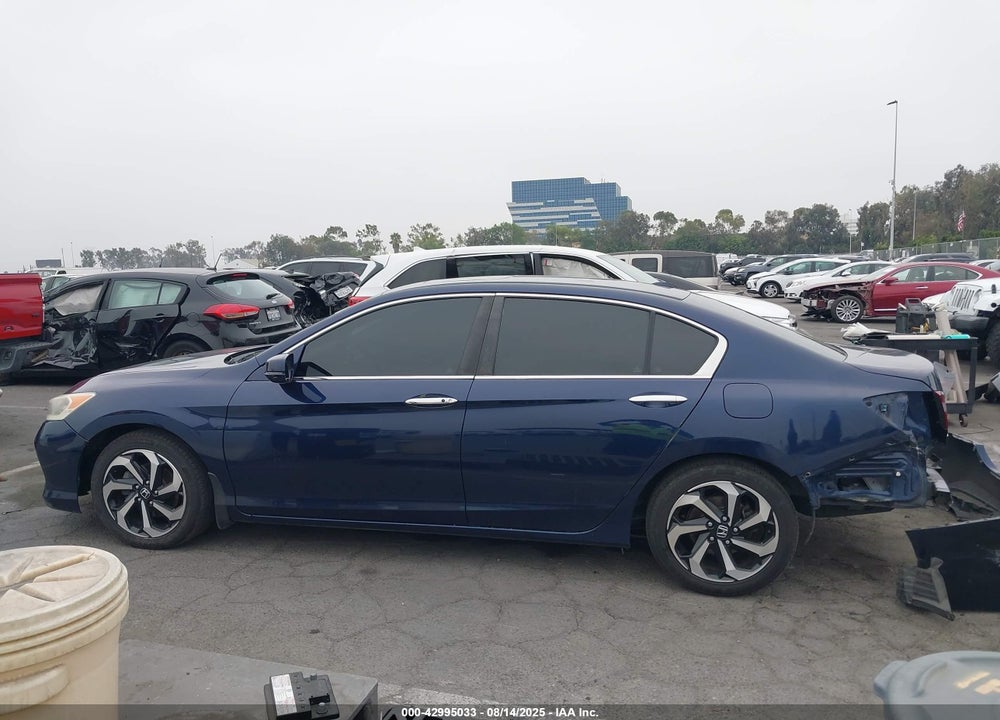 2017 HONDA ACCORD VIN: 1HGCR2F7XHA152345