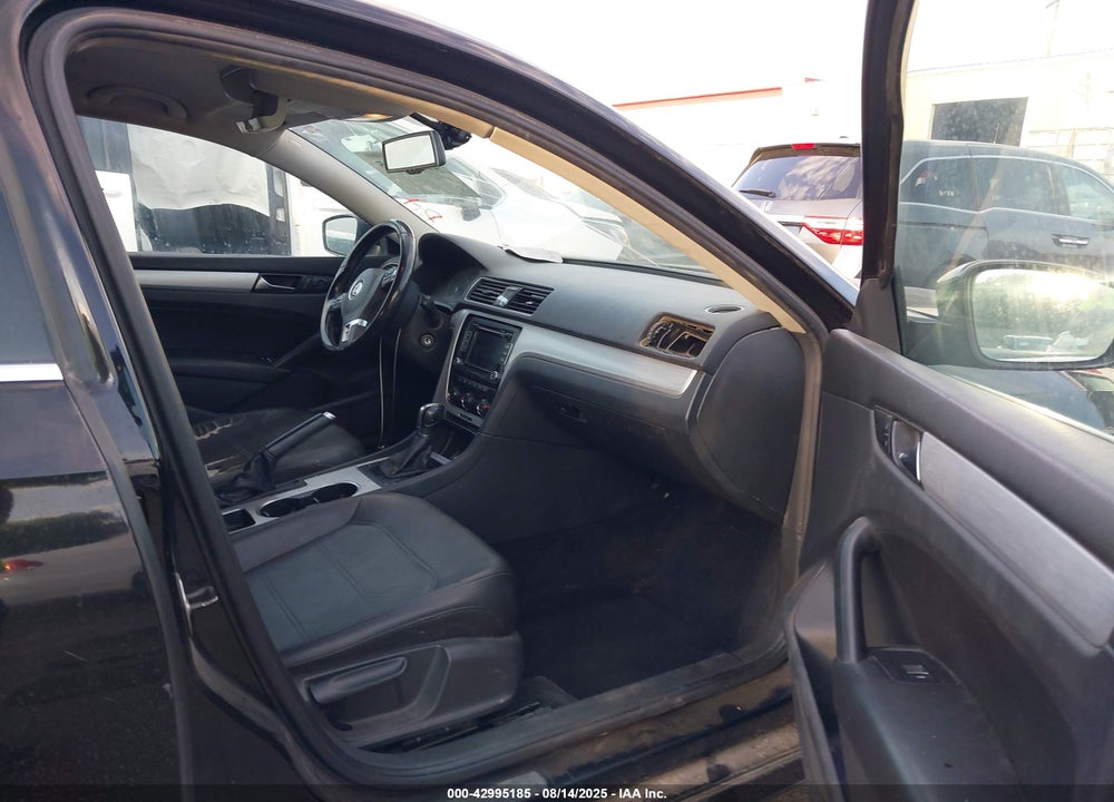 2013 VOLKSWAGEN PASSAT VIN: 1VWBP7A33DC066839