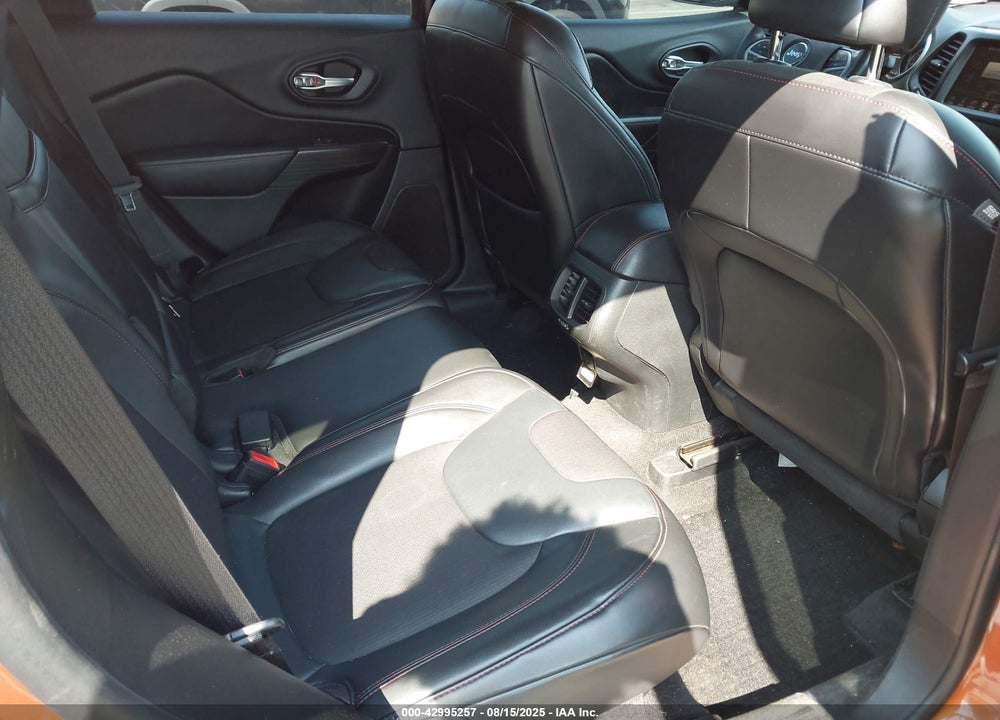 2015 JEEP CHEROKEE VIN: 1C4PJMBB9FW777381