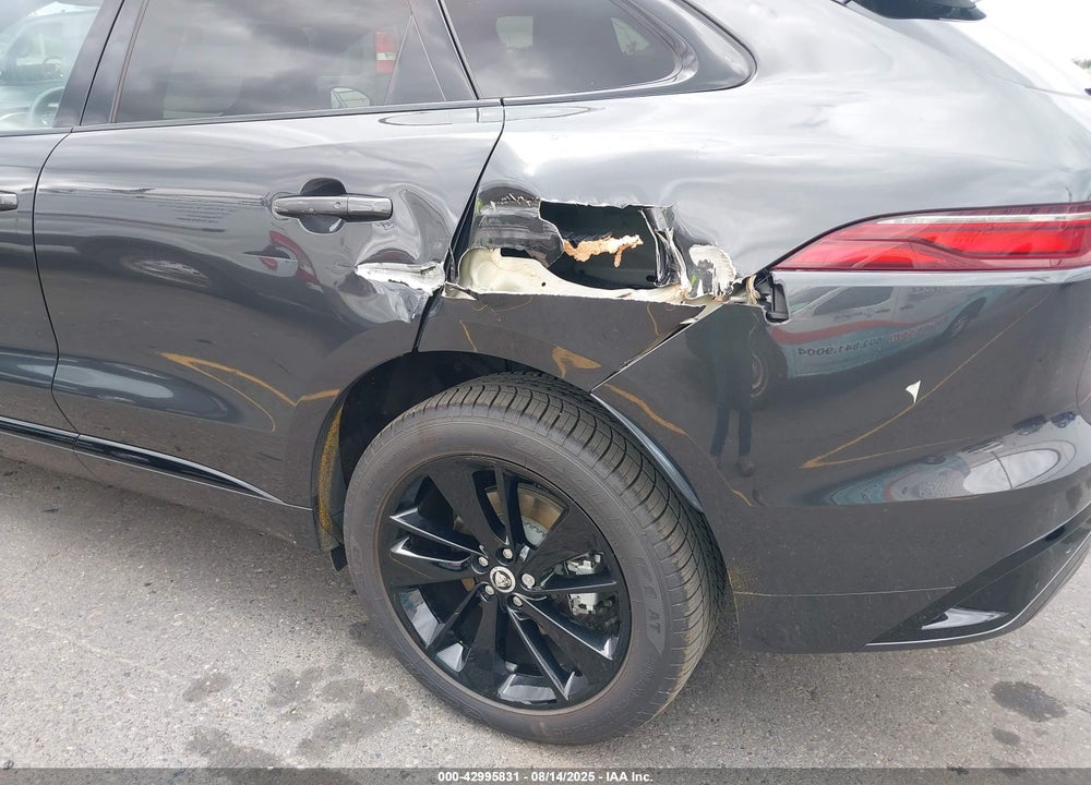 2025 JAGUAR F-PACE VIN: SADCT2EX8SA748213