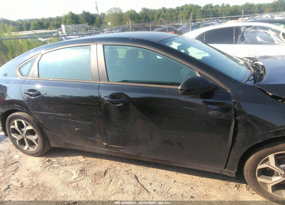 2021 KIA FORTE VIN: 3KPF24AD8ME390405