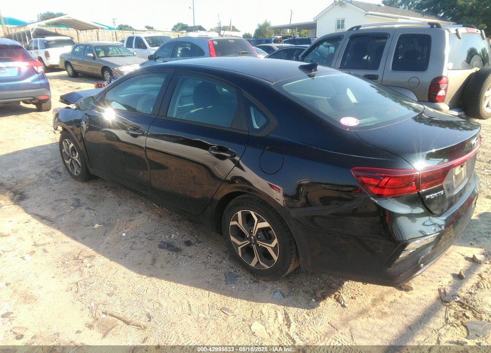2021 KIA FORTE VIN: 3KPF24AD8ME390405