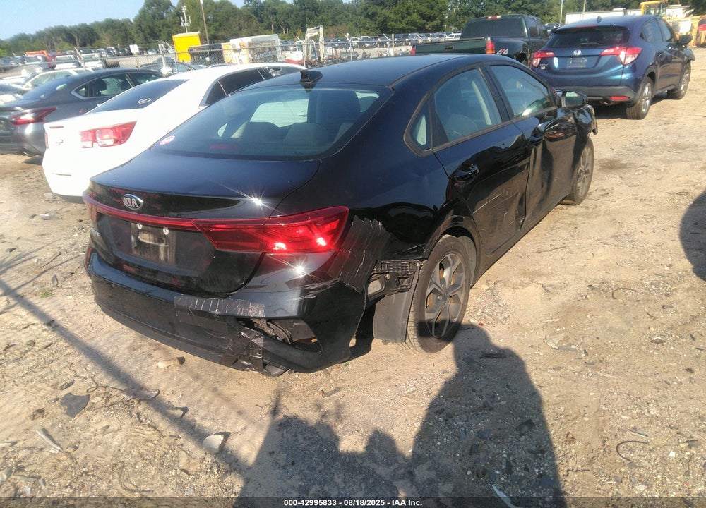 2021 KIA FORTE VIN: 3KPF24AD8ME390405
