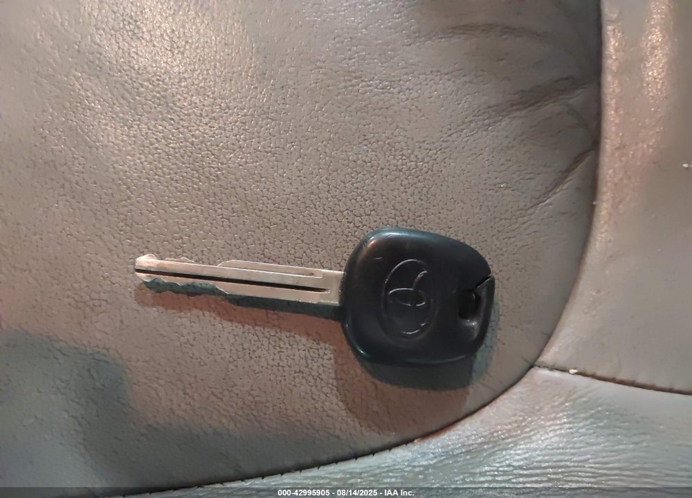 2009 TOYOTA SIENNA XLE VIN: 5TDBK22C29S026860
