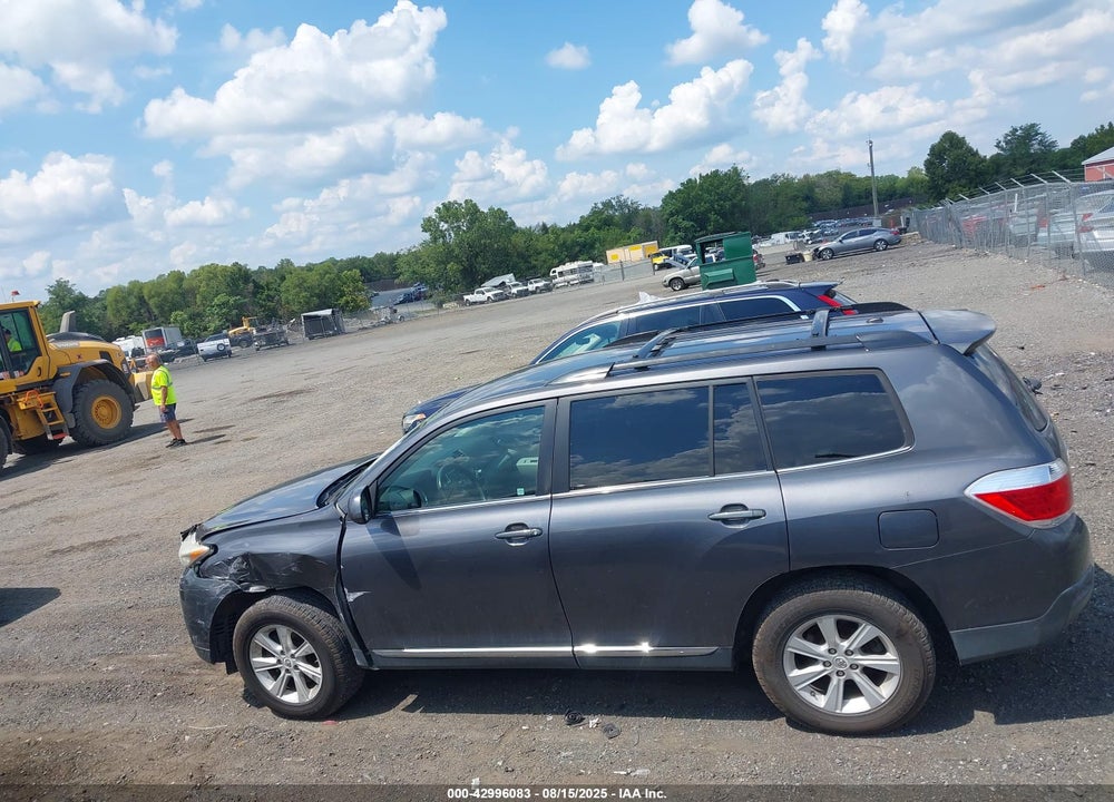 2011 TOYOTA HIGHLANDER VIN: 5TDBK3EH9BS054027
