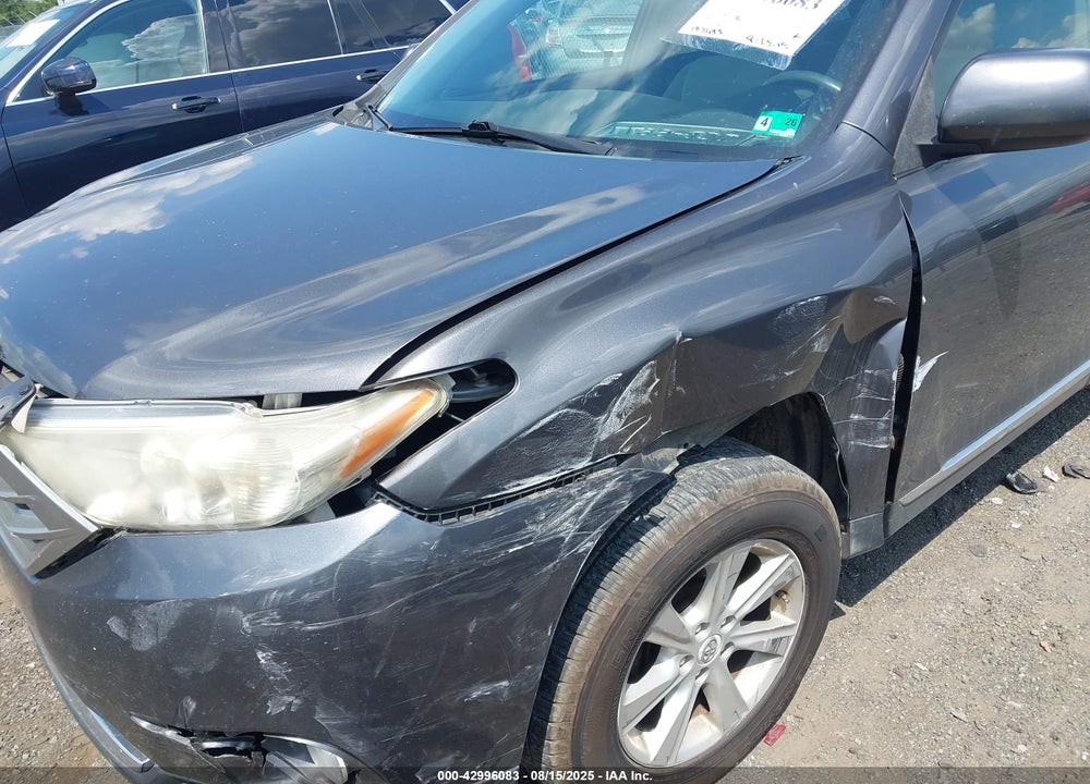 2011 TOYOTA HIGHLANDER VIN: 5TDBK3EH9BS054027
